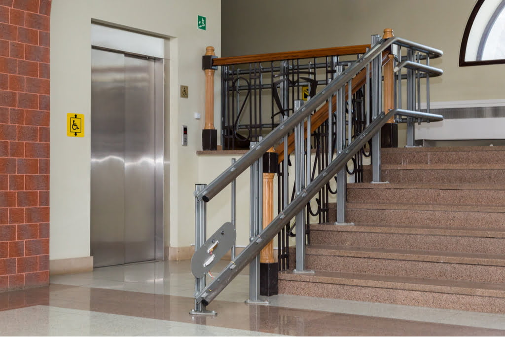 Treppenlift Voraussetzungen: worauf Sie beim Einbau achten müssen