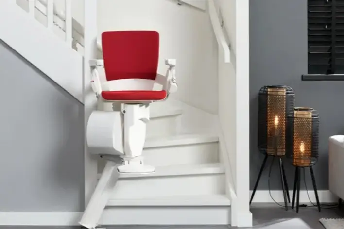 Kurventreppenlift in Gödnitz – Sachsen-Anhalt maßgeschneidert für enge Radien